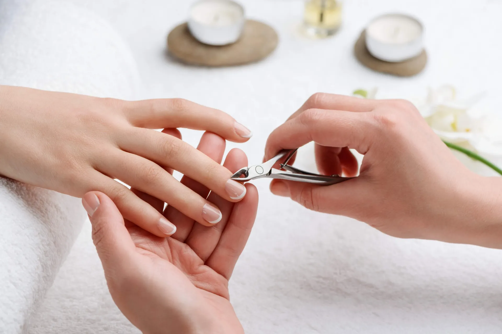 BEAUTÉ DES MAINS OU DES PIEDS  (sans pose vernis classique)